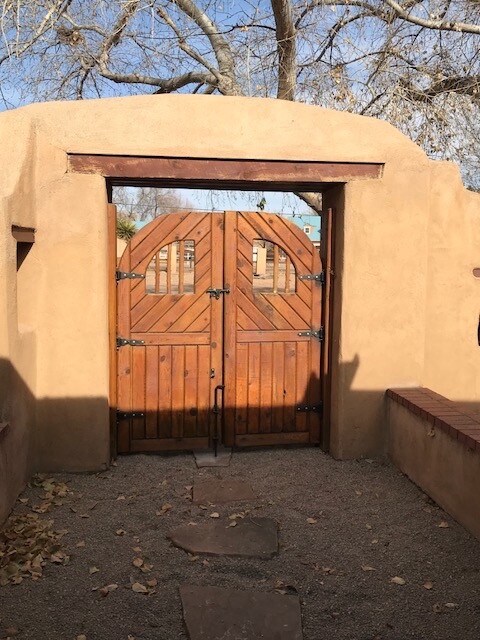 Building Photo - 565 W Ella Dr