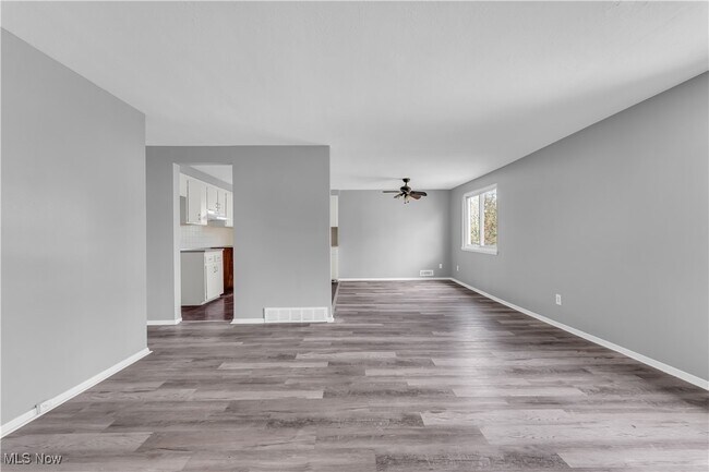 Foto del edificio - 8232 Crudele Dr