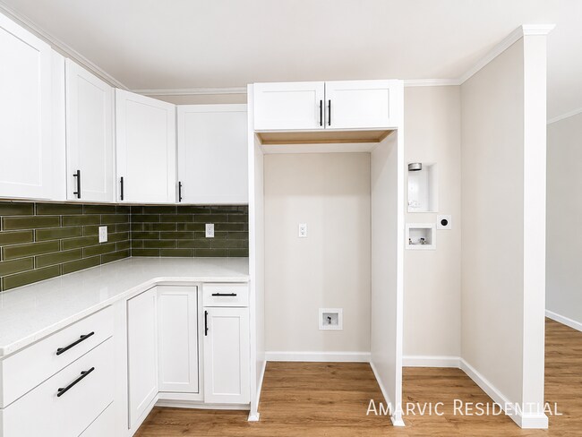 Foto del edificio - 807 Candlewood Dr