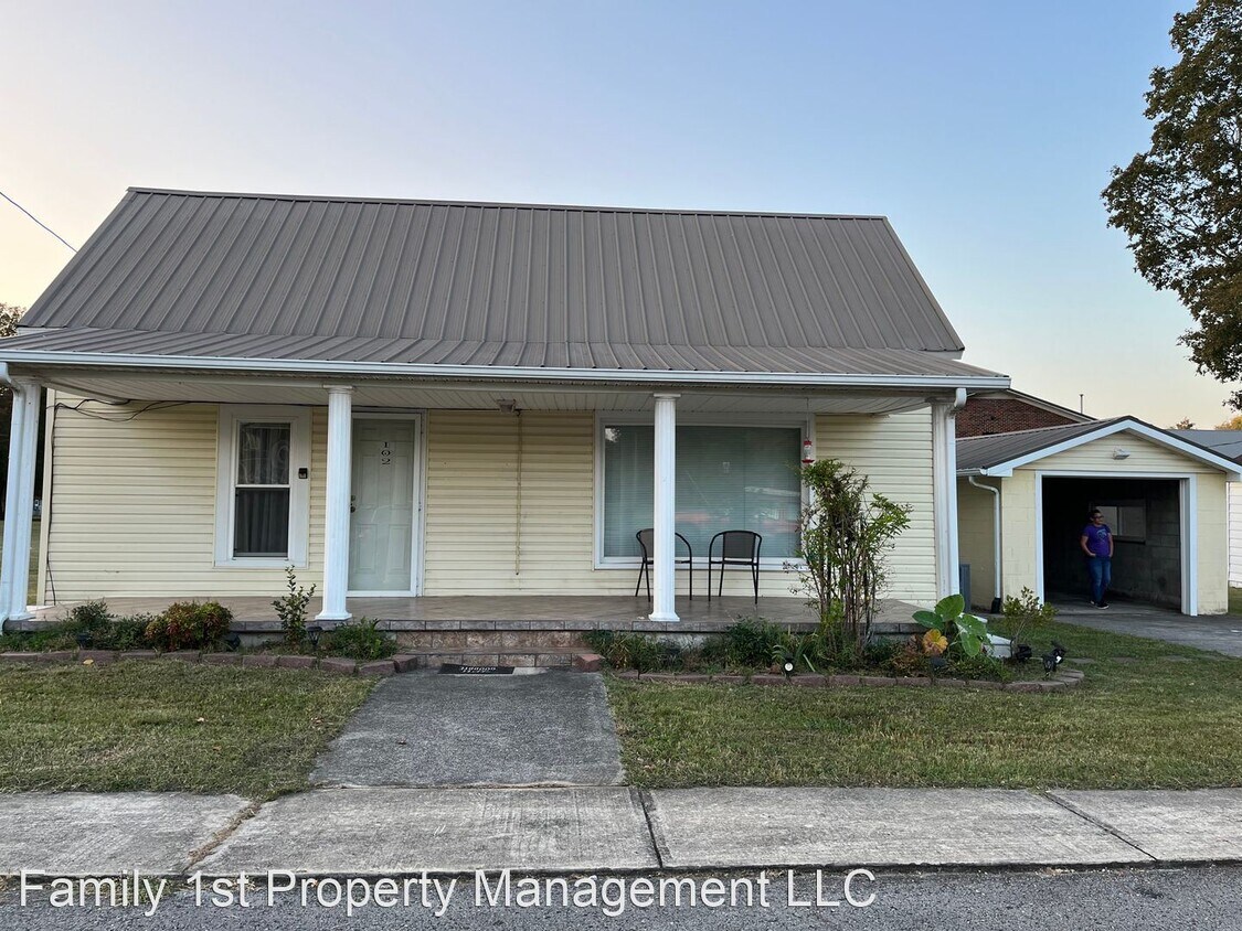 Primary Photo - 2 br, 2 bath House - 102 Union St