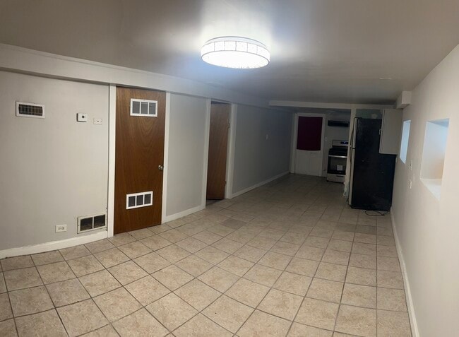 Building Photo - 1719 N Mayfield Ave