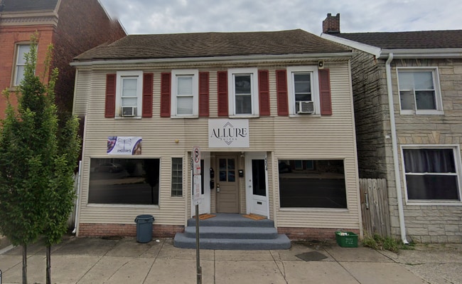 Front Entrance - 564 W Market St