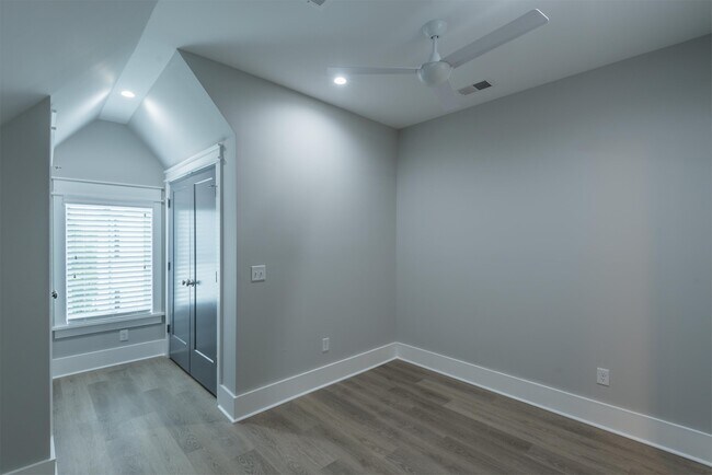 Building Photo - 7 Sanctuary Ct