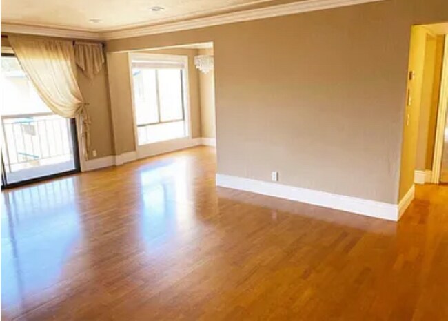 Foto del edificio - 310 N Civic Dr