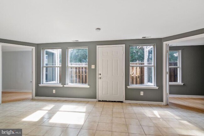 Foto del edificio - 4463 Pembrook Village Dr
