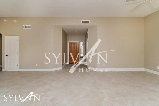 Charming 4BR 2BA Home photo'