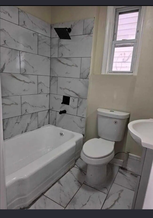 Building Photo - 3906 Catalpa St