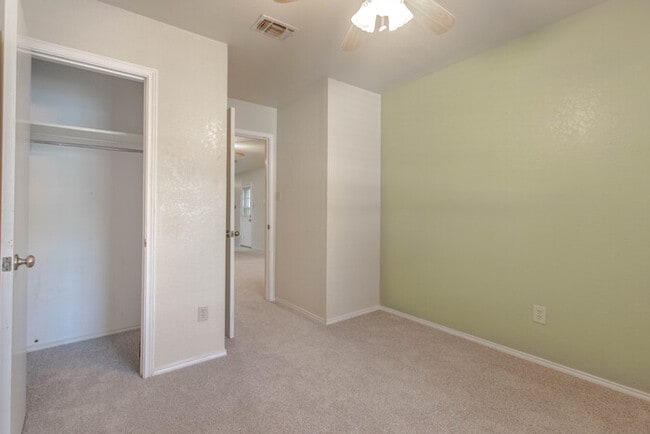 Building Photo - 504 Brockett St