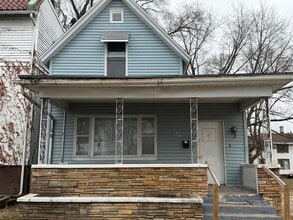 Building Photo - 607 N Hazel St