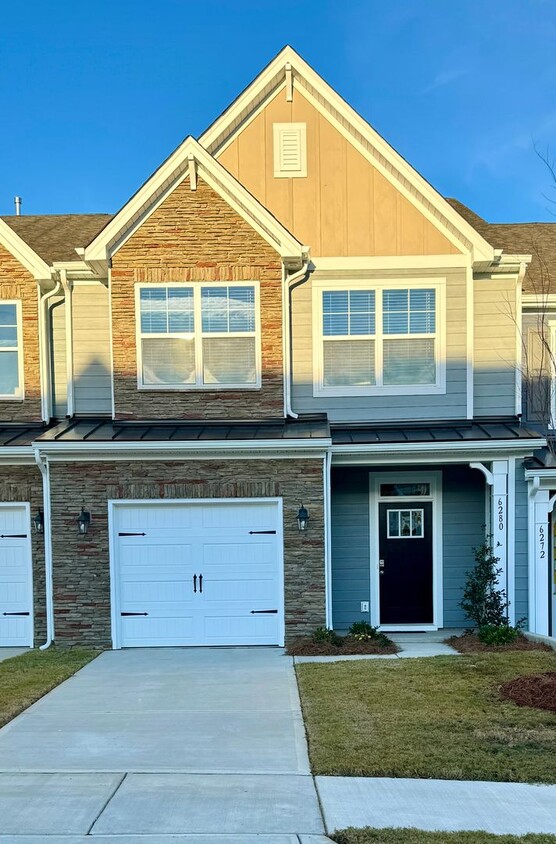 Foto principal - New Construction, 3BR/2.5 Bath Townhouse i...