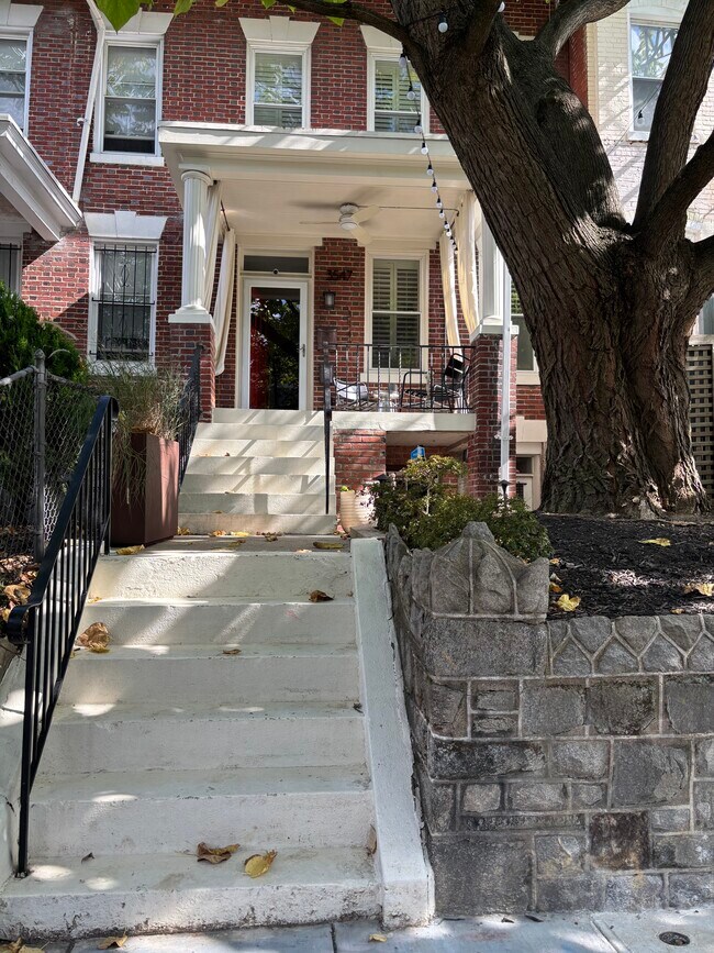 Foto del edificio - 3547 10th St NW