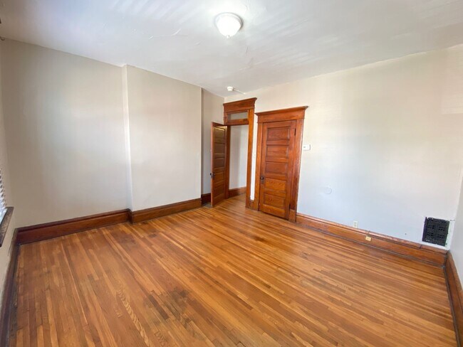 Foto del edificio - 1467 Worthington St