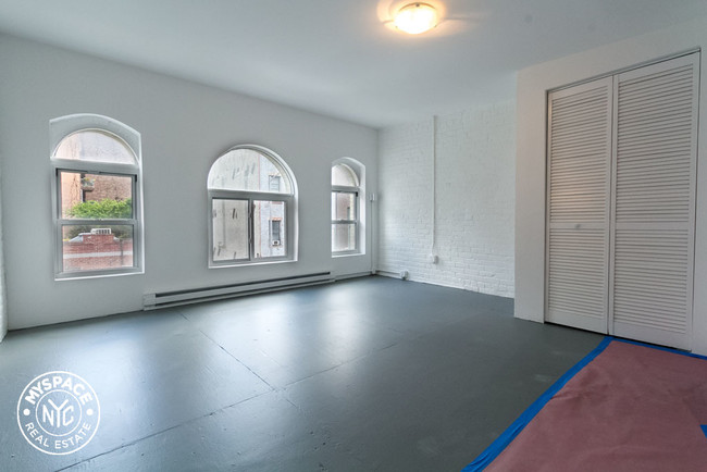 Building Photo - 800 Driggs Ave