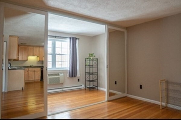 Foto del edificio - 4 Colonial Village Dr