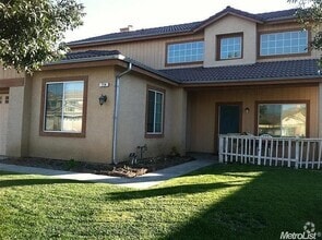 Building Photo - 714 Syrah Ct