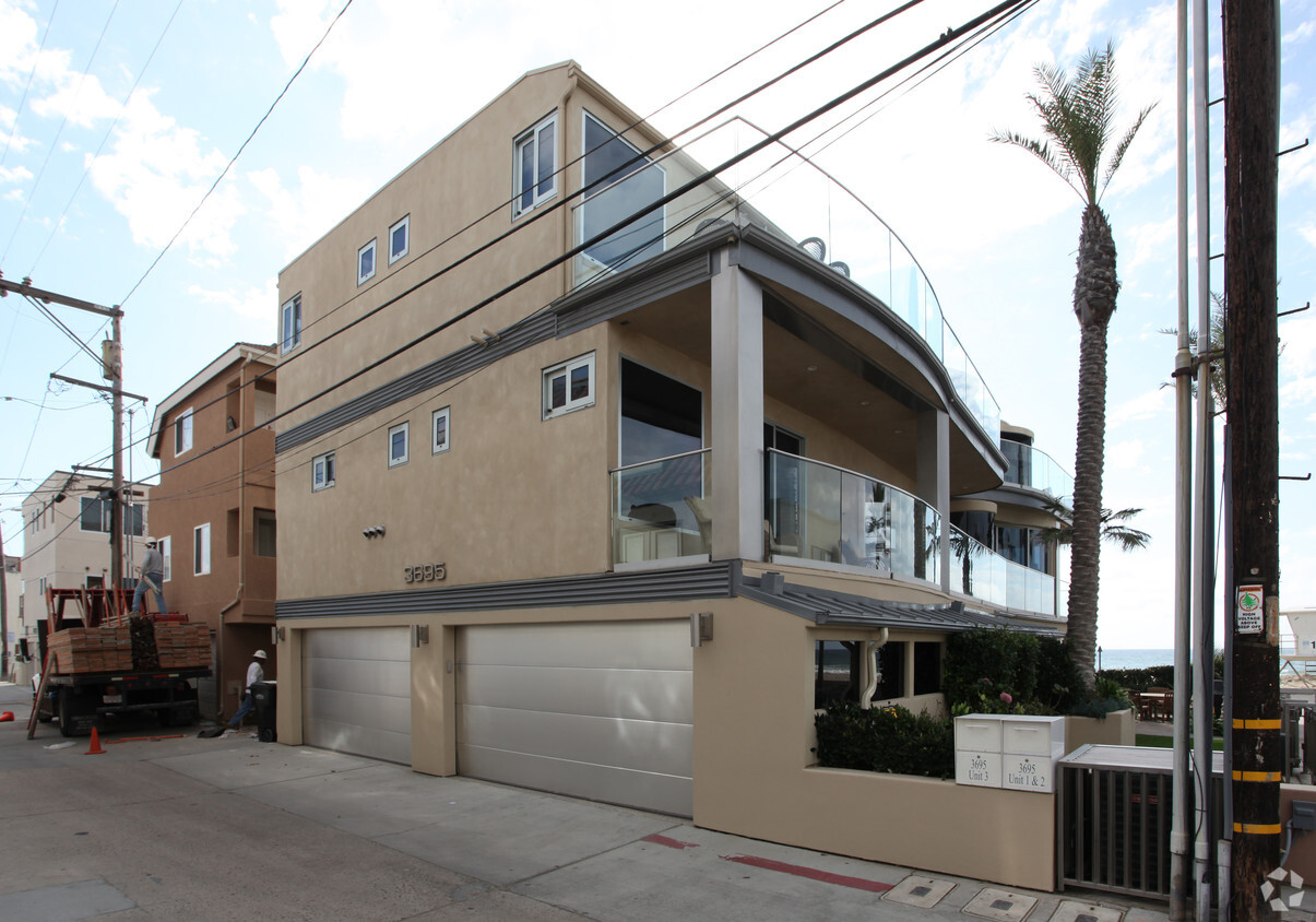 Building Photo - 3695 Ocean Front Walk