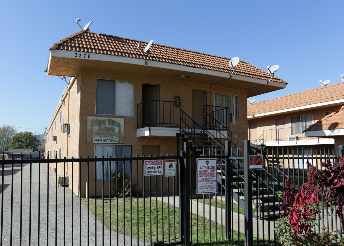 Foto del edificio - Pine Tree Lane Apartments