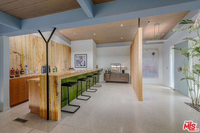 Foto del edificio - 1411 Rising Glen Rd