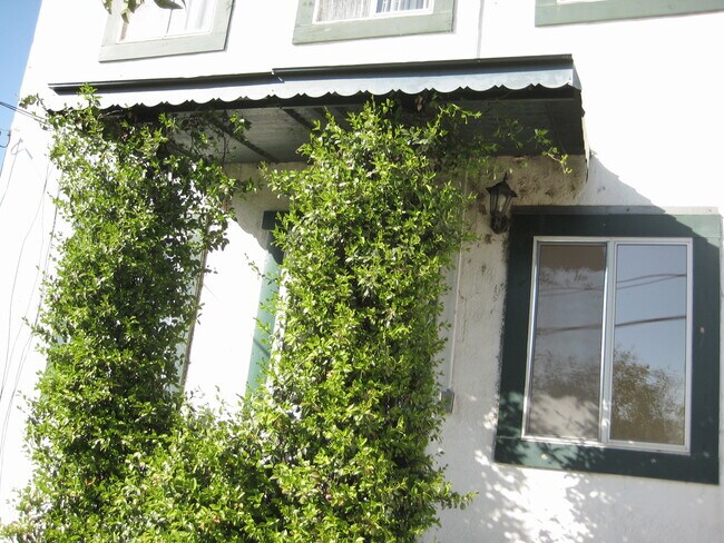 entrada principal - 1579 Cerro Gordo St