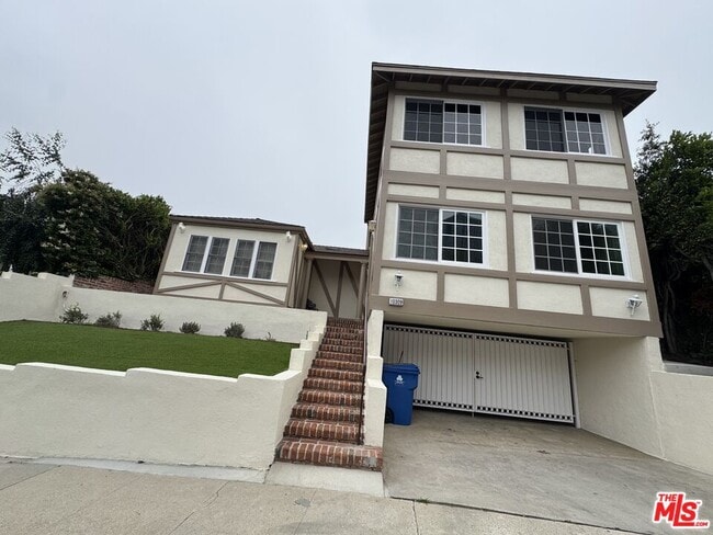 Building Photo - 10309 La Grange Ave