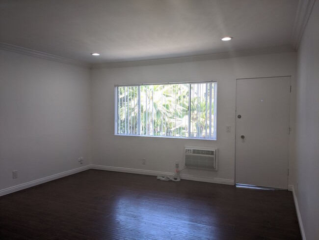 Interior Photo - LOVELY 1BED Near Valley College! -- GREAT ...