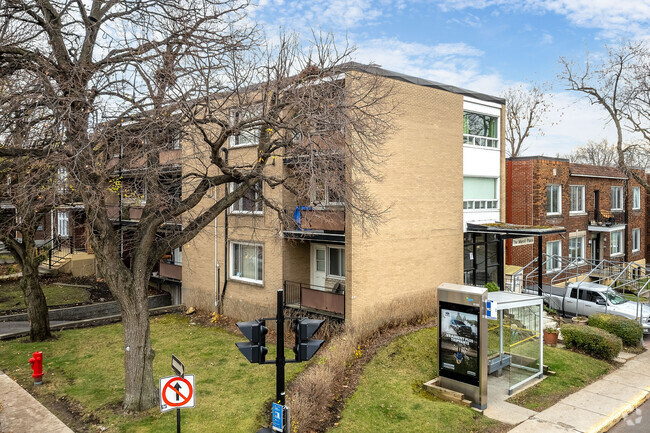 Building Photo - 5610 Av Somerled