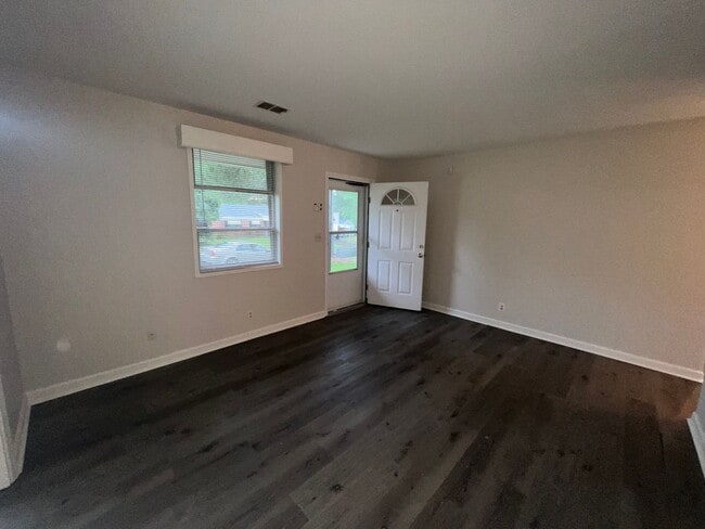 Building Photo - 4 bedroom  2 bathroom single family home