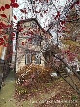 Building Photo - 1726 N Sawyer Ave