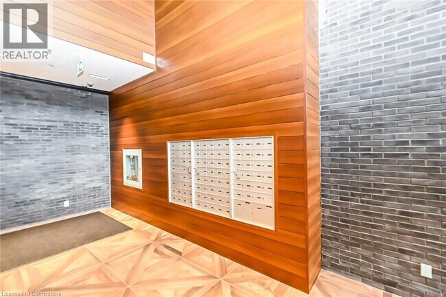 Photo du bâtiment - 101 Locke St S