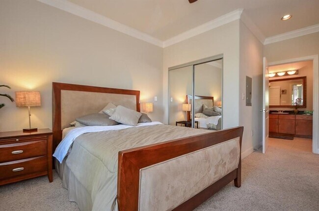 Foto del edificio - FULLY FURNISHED 1 bedroom Condo with balco...