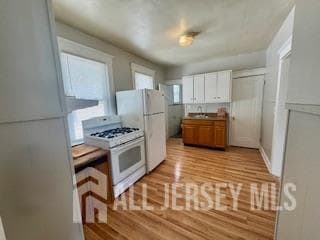 Primary Photo - 127 Main St