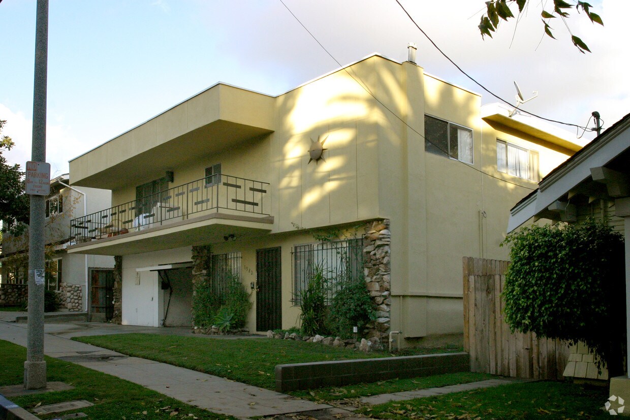 Foto del edificio - 1382 Loma Ave