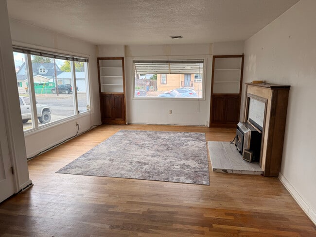 Building Photo - 1309 G St