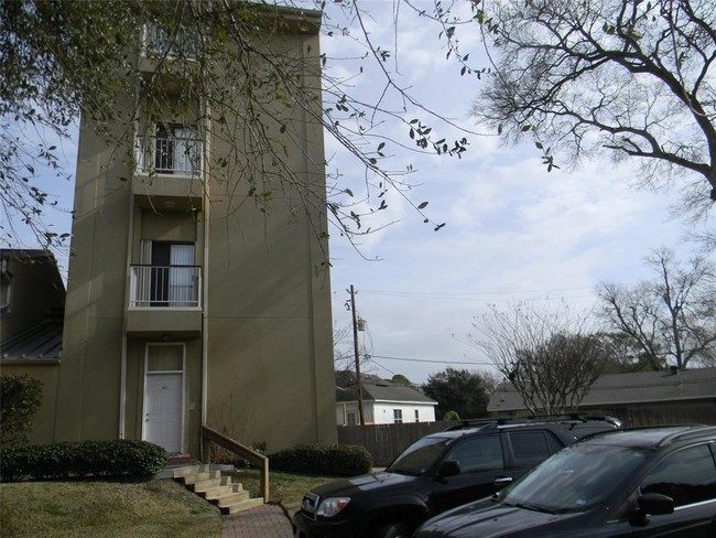 Building Photo - 3921 Sunrise Dr