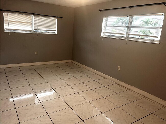 Foto del edificio - 1025 NW 8th St