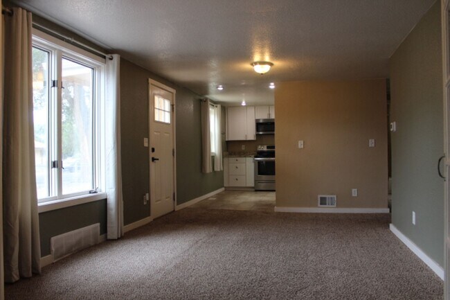 Foto del edificio - 3 BR/ 1 BA Ranch home in Commerce City!