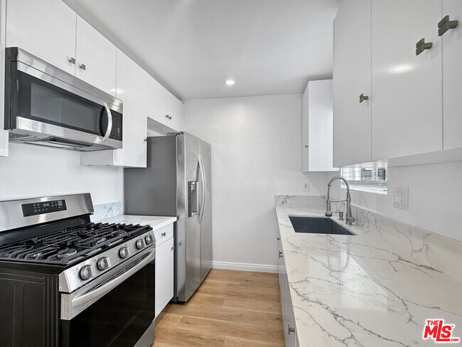 Foto del edificio - 2841 S Sycamore Ave