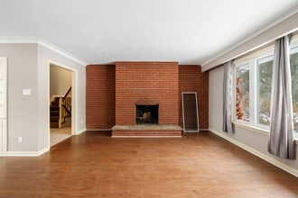 Building Photo - 272 Pinehurst Dr