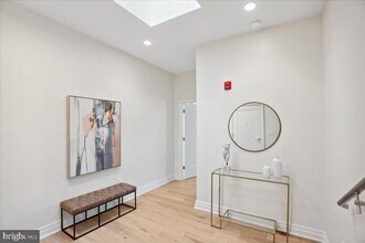 Building Photo - 923 V St NW