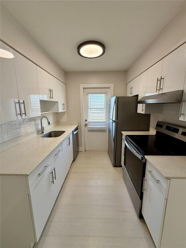 Foto del edificio - 921 SW 74th Terrace