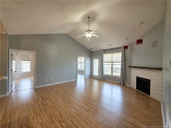 Foto del edificio - 1324 Kershaw Loop