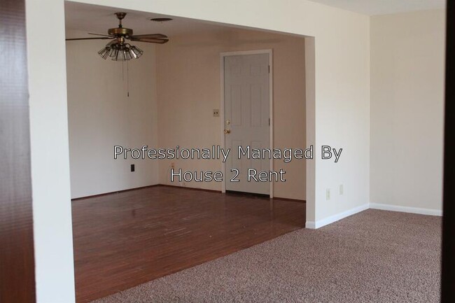 Building Photo - 3007 Woodlawn Pl