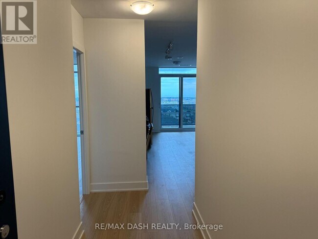Photo du bâtiment - 2545 Simcoe St N