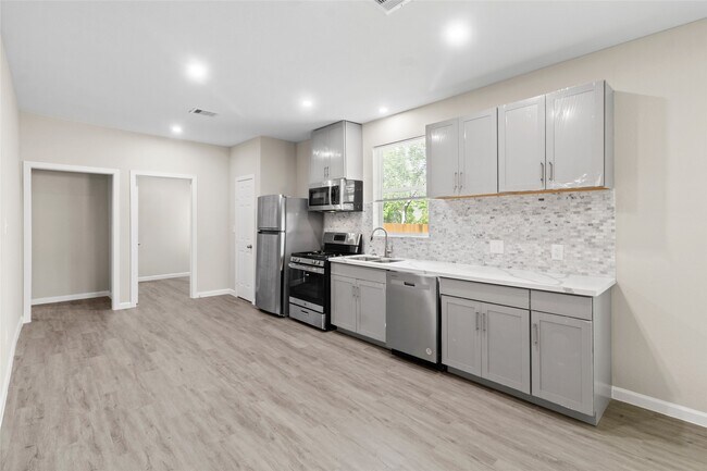 Foto del edificio - 8402 Bassett St