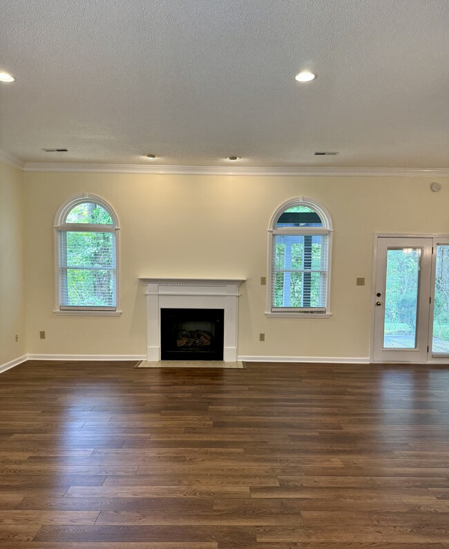 Building Photo - 133 Brandeis Ln