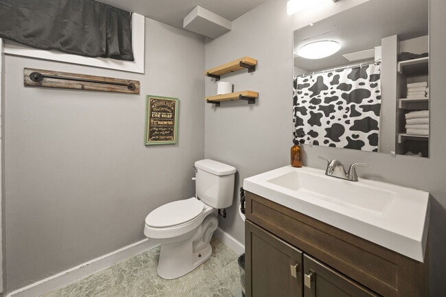 Building Photo - 420 N 6th Ave