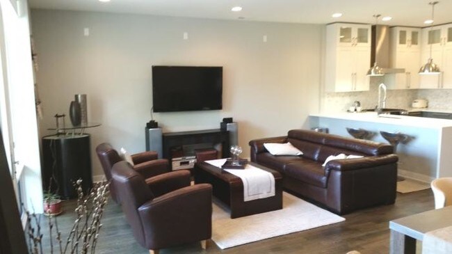 Building Photo - 3 bedroom in CHICAGO IL 60614
