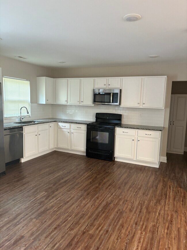 Building Photo - New Units Hillsboro