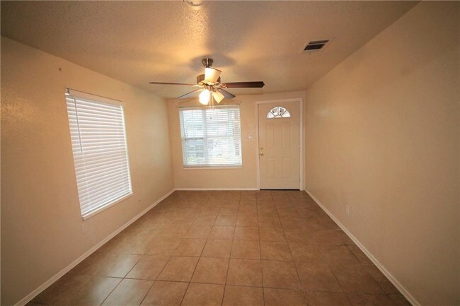 Building Photo - 2323 Santa Rosa St