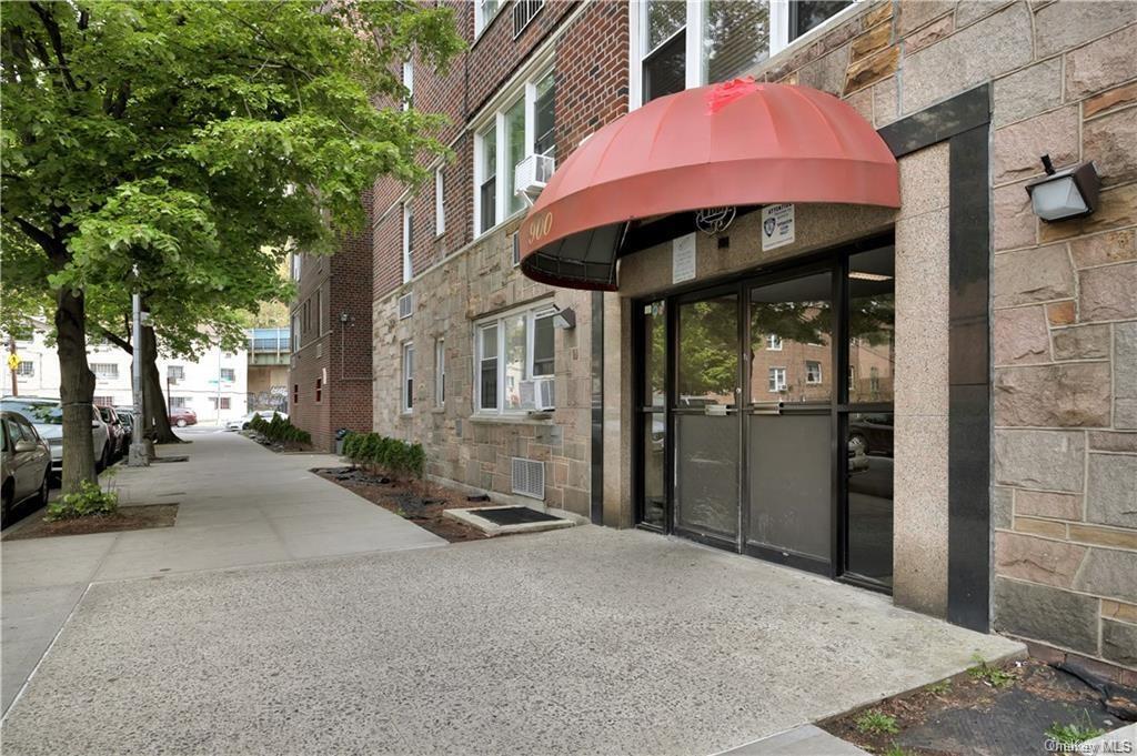 Primary Photo - 900 Lydig Ave